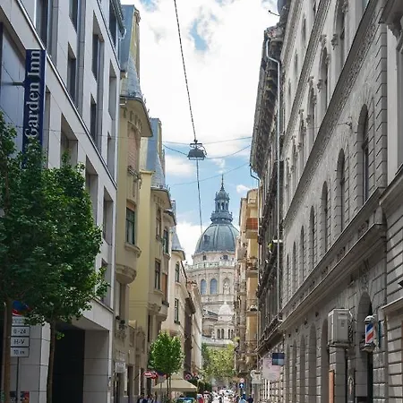 Luxury Peaceful By The St Stephen's Basilica Apartment Budapest