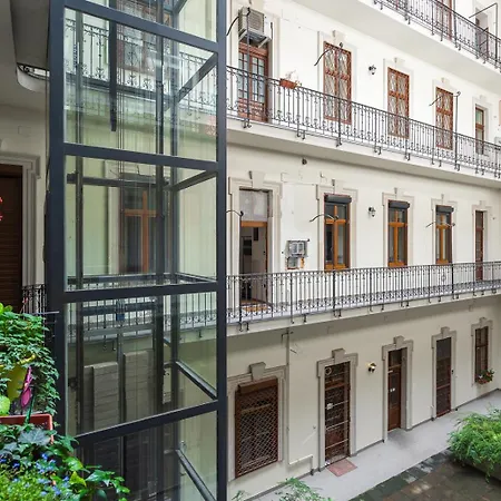 Apartment Luxury Peaceful By The St Stephen's Basilica Budapest