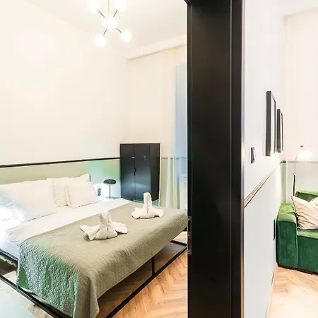 Luxury Peaceful By The St Stephen's Basilica Apartment