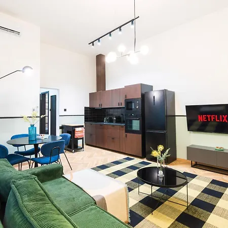 Luxury Peaceful By The St Stephen's Basilica Apartment